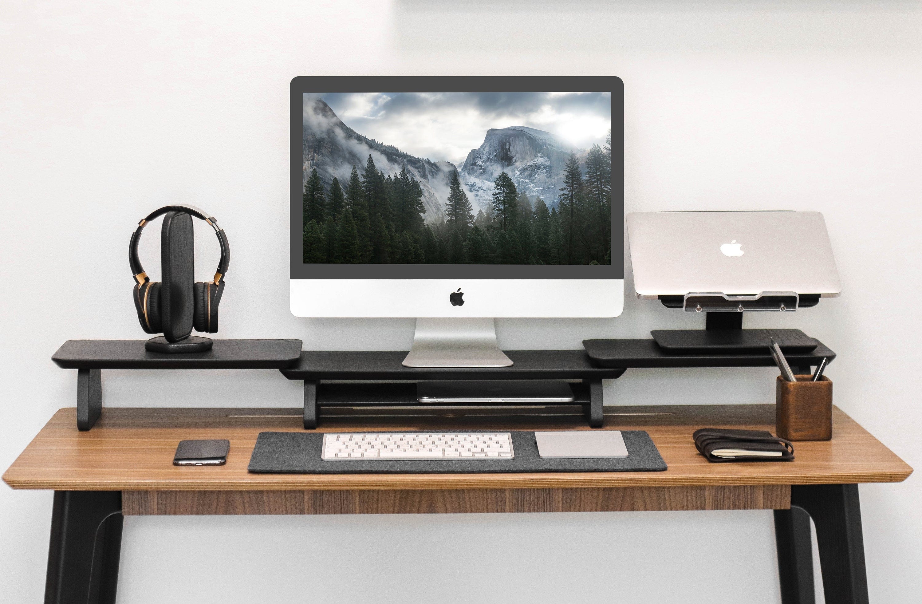 Universal monitor stand
