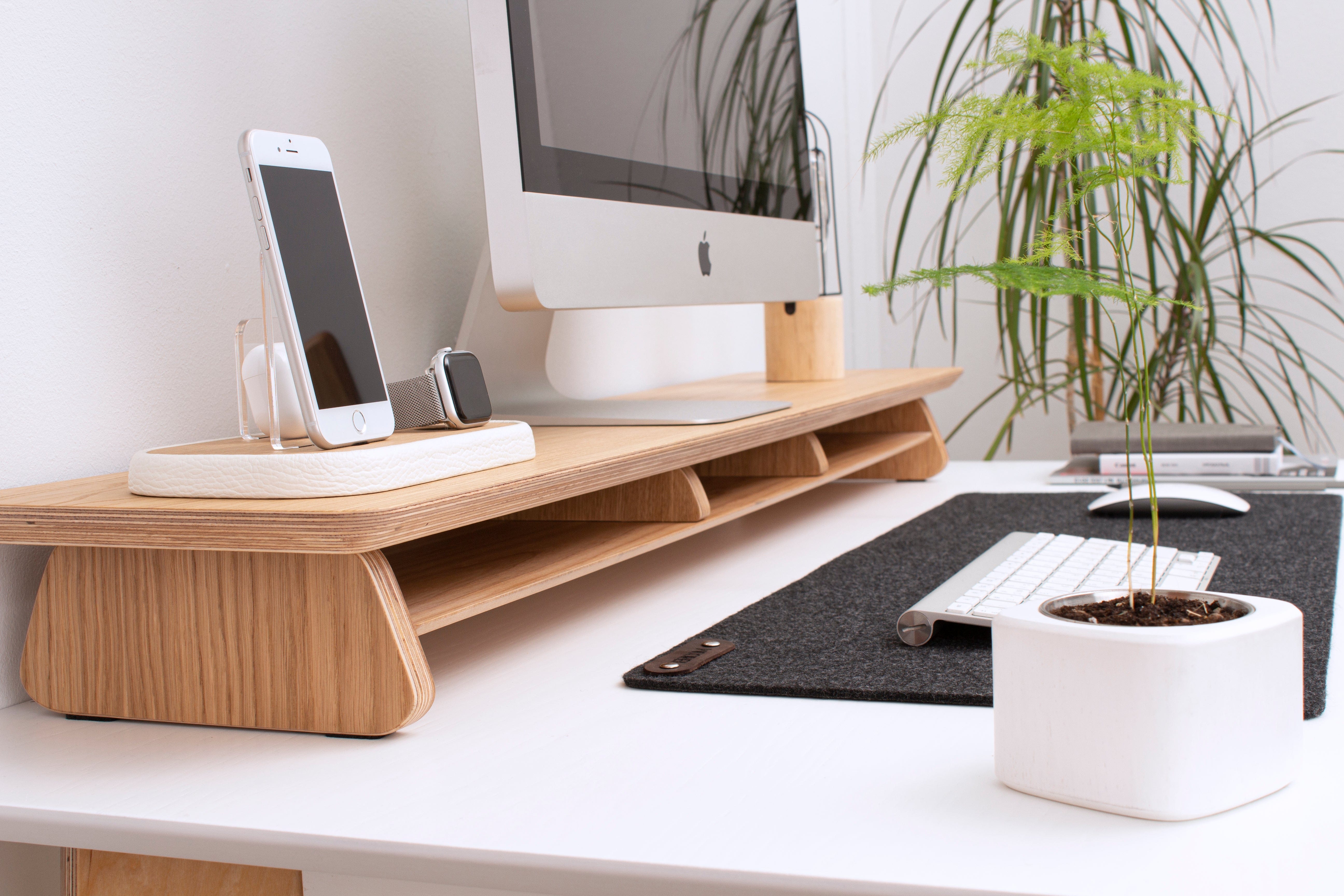Monitor stand with shelf