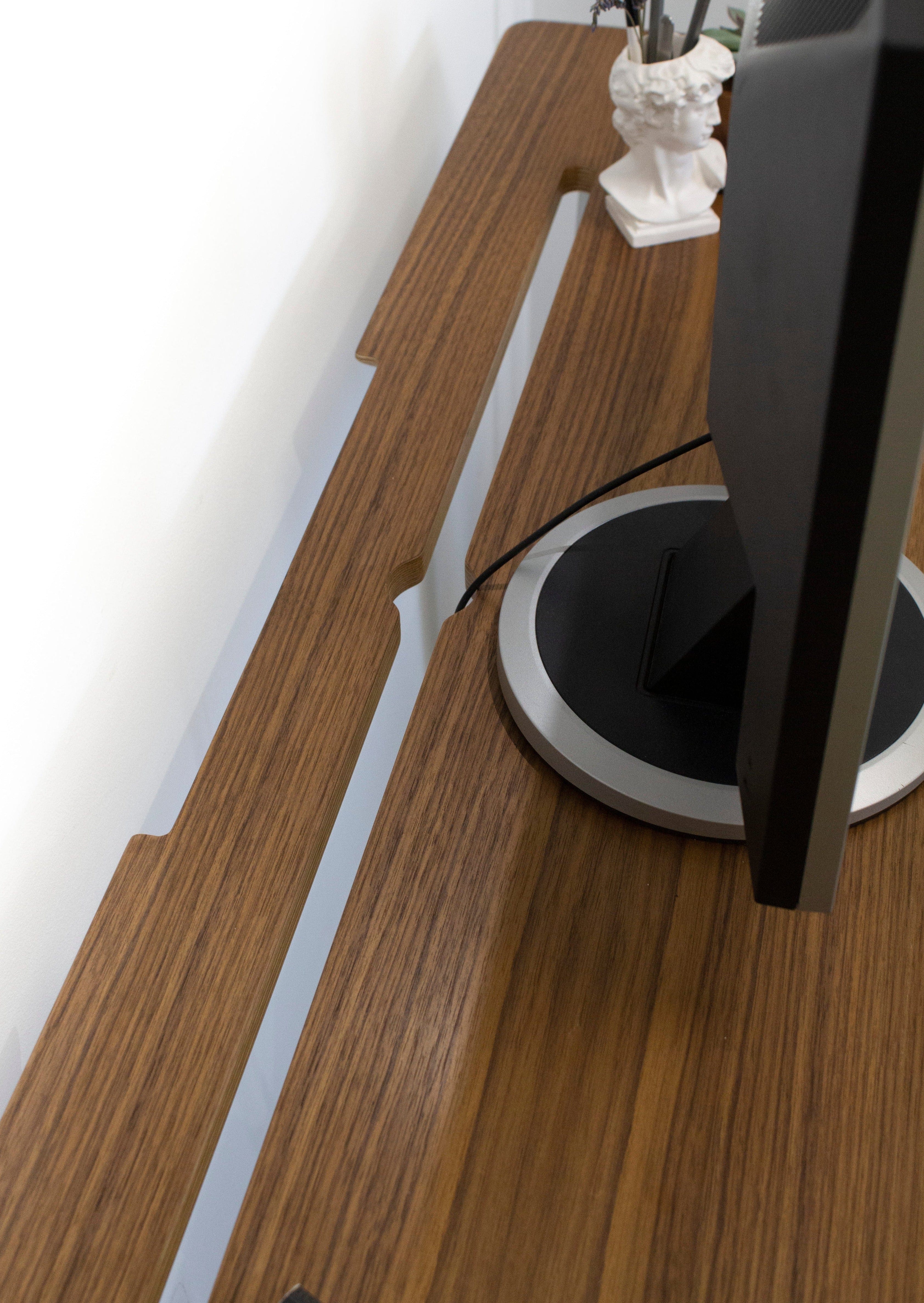 Bureau en bois de noyer